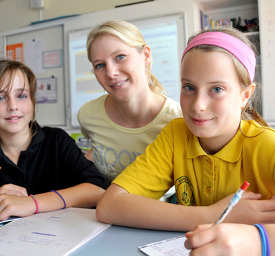 A teachers with her students.