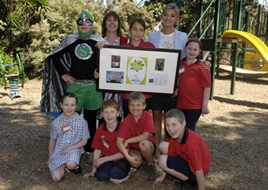 2008 Rubbish Free Lunch Awards: Rolling Hills Primray School students with Captain Sustainability, Annette Quick and Network Ten's Natalie Hunter