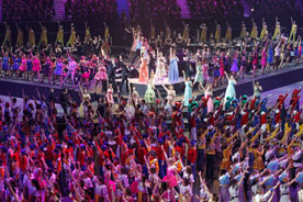 2011 Showtime cast with arms extended