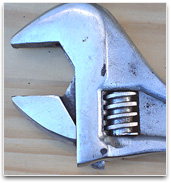 A shifting spanner